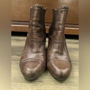 Women’s ankle boots.